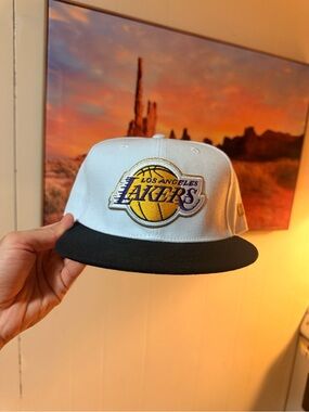New Era Los Angeles Lakers White & Black Snapback Hat